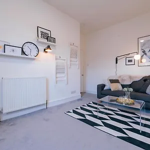 Stylish And Comfortable Centre Apartment Edinburgh