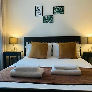 Unique 2 Bedroom In London/ Excel / Olympic Close To Line Tube Station With Gated Parking Space Apartment
