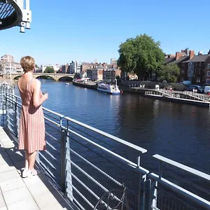 3 Emperors Wharf With Stunning River Views Apartment York