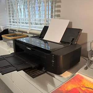 Garden Oasis Apartment: Central, Private & Parking Apartment
