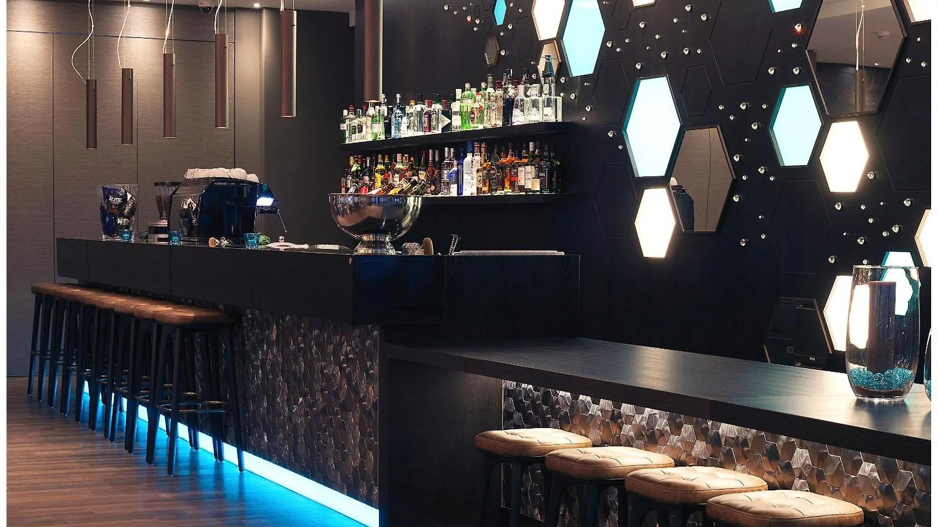 Motel One London-Tower Hill 3*,